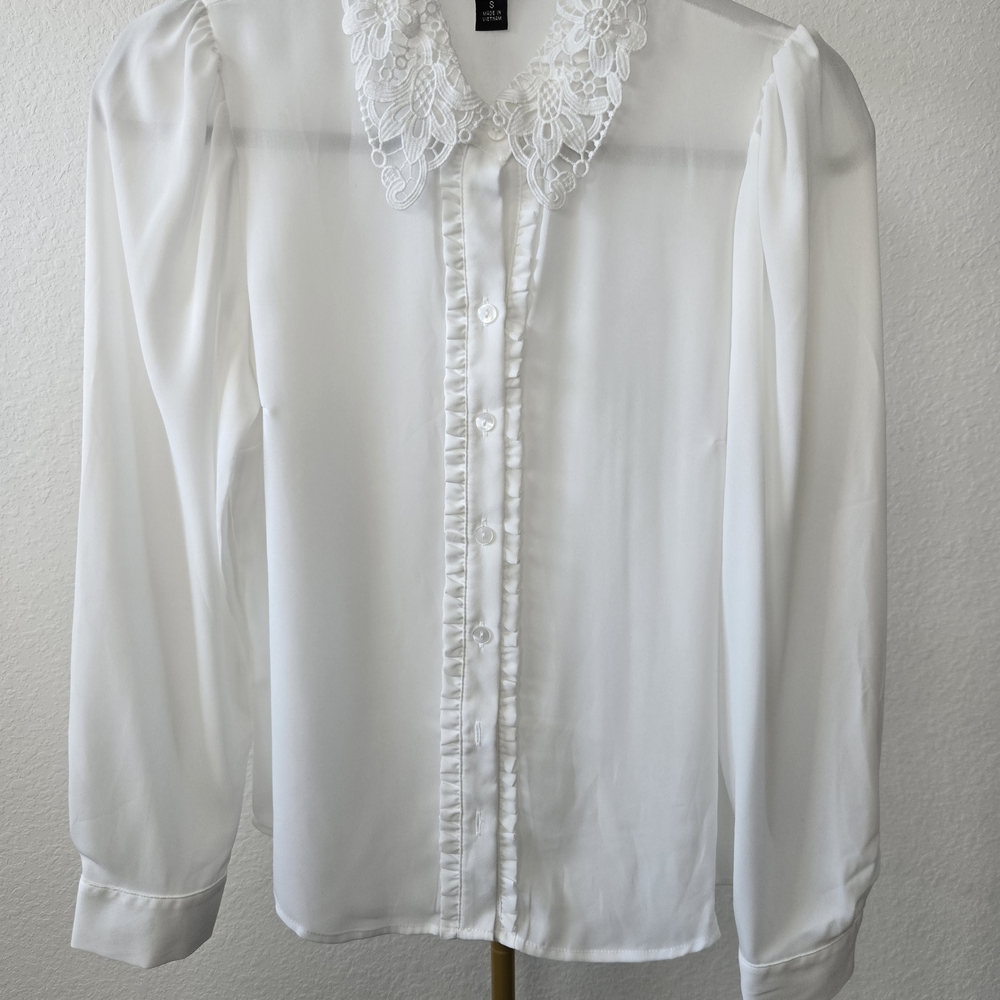 BCX Elegant White Lace Collar Button Down